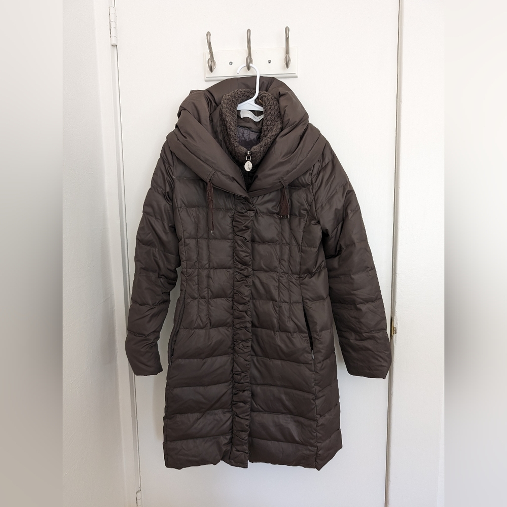 T Tahari 'Olivia' down walking coat - size small with oversized hood